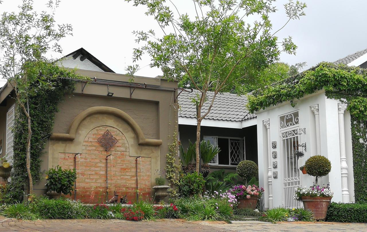 At 98 On Lynburn Guest House Pretoria-Noord Exterior foto