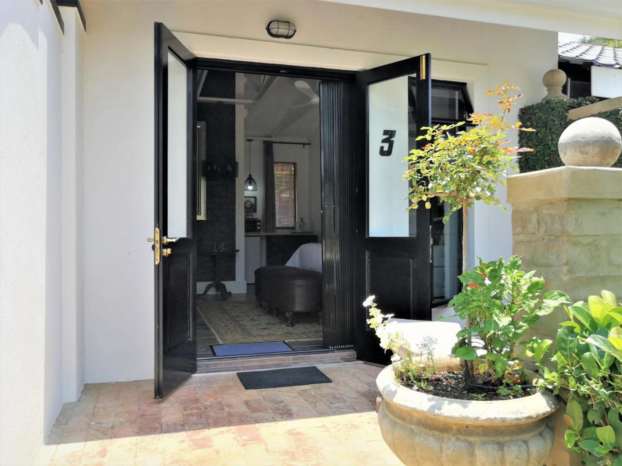At 98 On Lynburn Guest House Pretoria-Noord Exterior foto